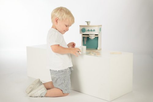 label-label-kavefozo-kiegeszitokkel-fa-jatek-szerepjatek