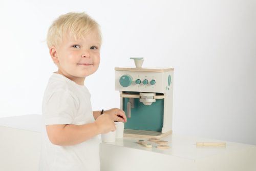 label-label-kavefozo-kiegeszitokkel-fa-jatek-szerepjatek