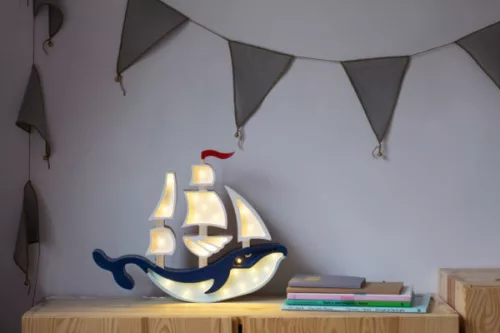 Egyedi_fa_LED_Gyereklampa_Hajo - haditengereszet_Littel_Lights