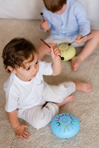 Baby Tambú  Szélsárkány, világos kék gyerekhangszer, zenedob, handpan