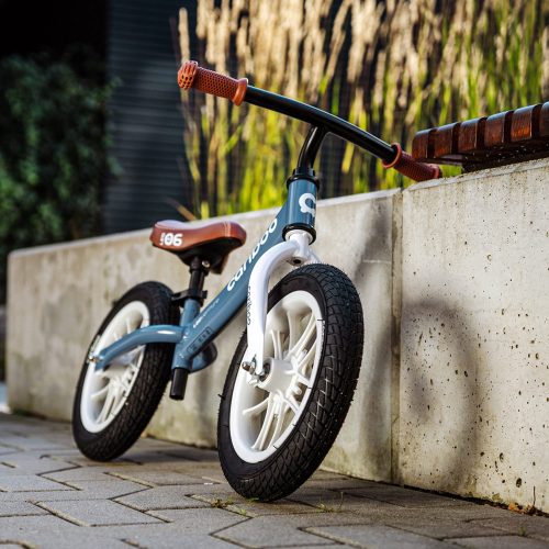 Cariboo csomag - LEDventure futóbicikli - Blue/Brown bukósisakkal és ajándék védőfelszereléssel