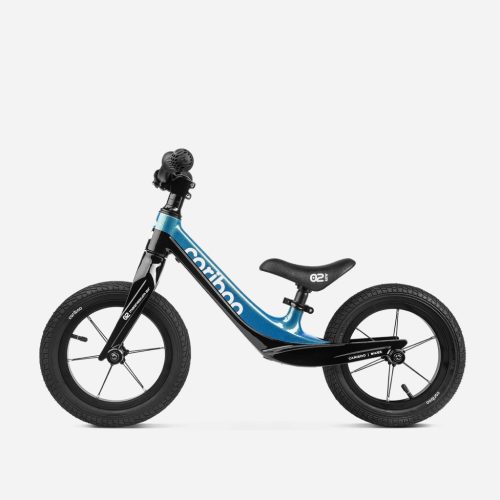 Cariboo csomag - Magnesium Air futóbicikli - Black/Blue bukósisakkal és ajándék védőfelszereléssel