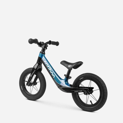 Cariboo csomag - Magnesium Air futóbicikli - Black/Blue bukósisakkal és ajándék védőfelszereléssel