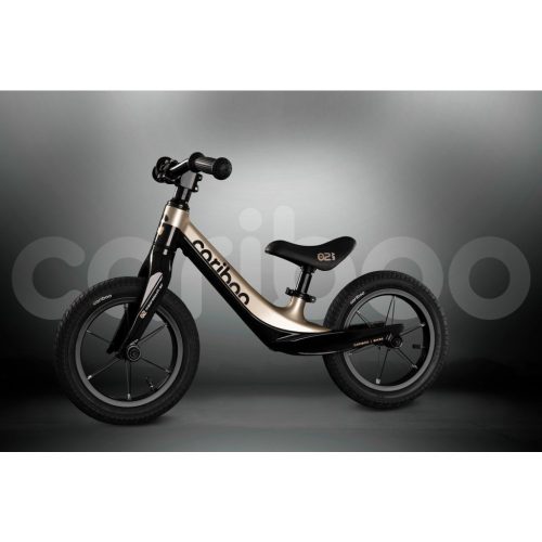 Cariboo csomag - Magnesium Air futóbicikli - Black/Gold bukósisakkal és ajándék védőfelszereléssel