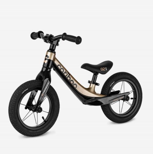 Cariboo csomag - Magnesium Air futóbicikli - Black/Gold bukósisakkal és ajándék védőfelszereléssel