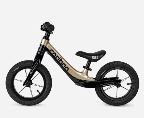 Cariboo csomag - Magnesium Air futóbicikli - Black/Gold bukósisakkal és ajándék védőfelszereléssel