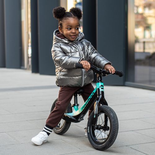 Cariboo csomag - Magnesium Air futóbicikli - Black/Turquoise bukósisakkal és ajándék védőfelszereléssel