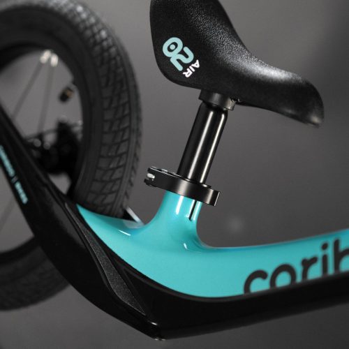 Cariboo csomag - Magnesium Air futóbicikli - Black/Turquoise bukósisakkal és ajándék védőfelszereléssel