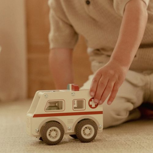 Little Dutch mentőautó figurával