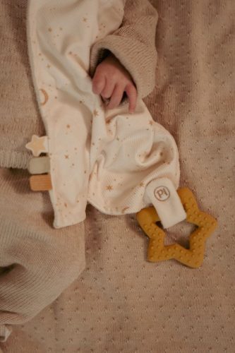 Little Dutch szundikendő rágókával - Newborn Naturals