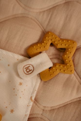 Little Dutch szundikendő rágókával - Newborn Naturals