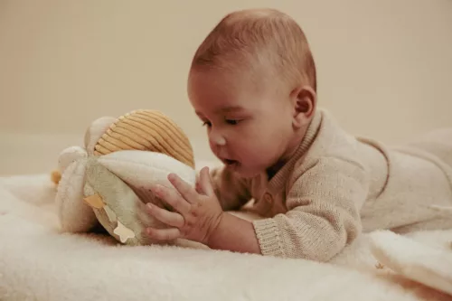 Little Dutch készségfejlesztő plüss labda - Newborn Naturals