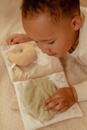 Little Dutch textil babakönyv nagy - Newborn Naturals