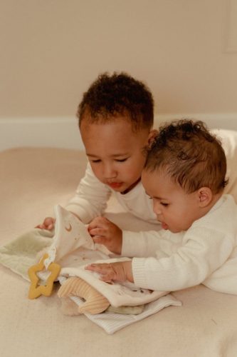 Little Dutch textil babakönyv nagy - Newborn Naturals