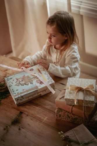 Little Dutch adventi kalendárium charm készítővel és matricával rózsaszín