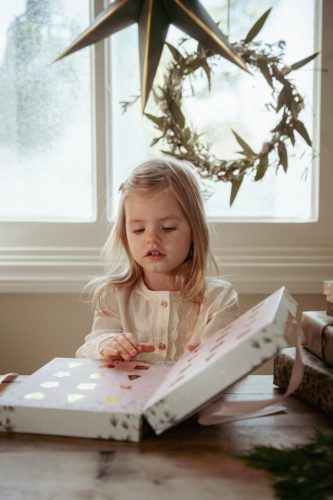 Little Dutch adventi kalendárium charm készítővel és matricával rózsaszín
