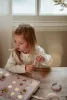 Little Dutch adventi kalendárium charm készítővel és matricával rózsaszín