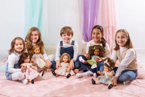 Paola Reina - Las Amigas játékbaba - Carla - Hosszú hajjal, pizsamában