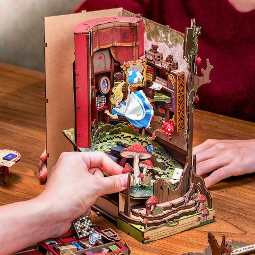 Alíz Csodaországban - DIY könyvespolc díszítő - Book nook