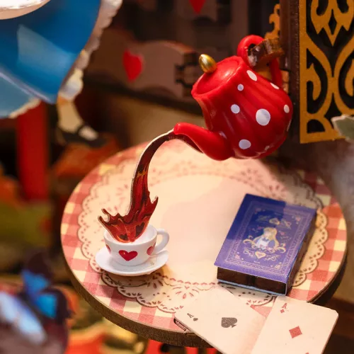 Alíz Csodaországban - DIY könyvespolc díszítő - Book nook
