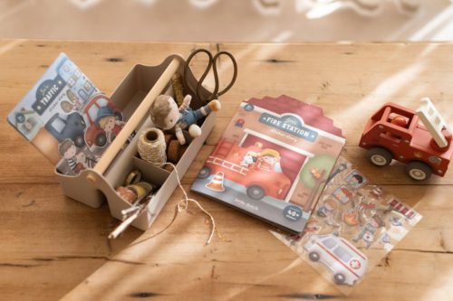 Little Dutch újrafelhasználható matricás füzet - Jim és barátai