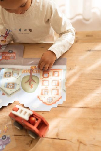 Little Dutch újrafelhasználható matricás füzet - Jim és barátai