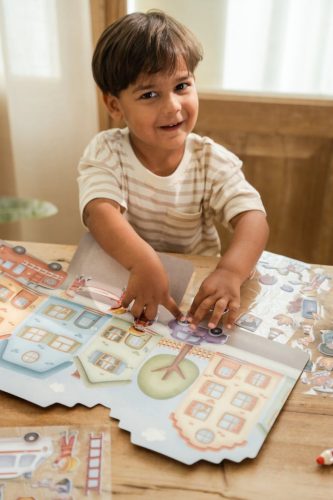 Little Dutch újrafelhasználható matricás füzet - Jim és barátai