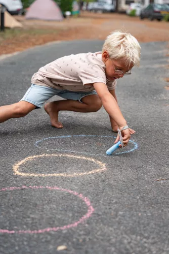 BS Toys Szabadtéri játékgyűjtemény aszfaltkrétával