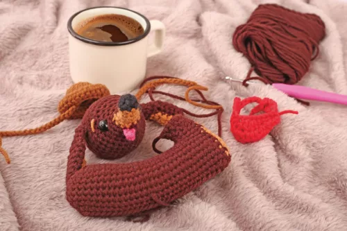 Graine Creative Amigurumi készlet – Tacskó (18 cm)