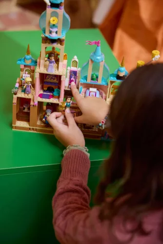 LEGO Disney Princess 43297 Aranyhaj kastélya