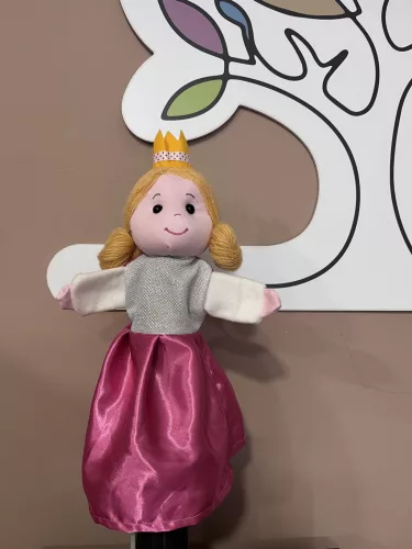 Kesztyűbáb Királylány