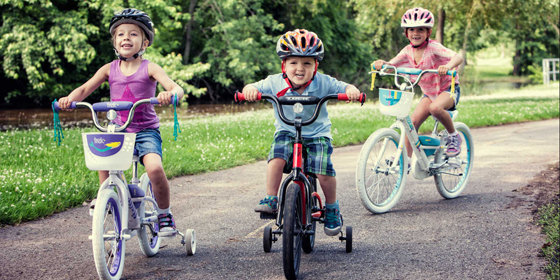 Mit tekerjen a gyerek a kétkerekű kerékpár előtt?