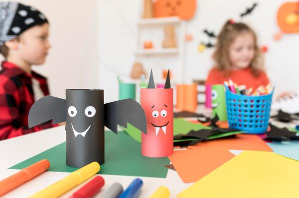 Kreatív halloween dekoráció készítése gyerekekkel